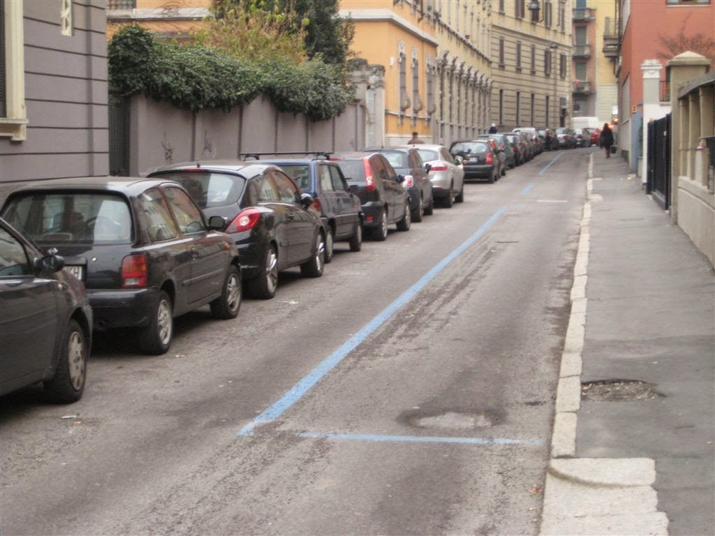 Parcheggio sulle strisce blu